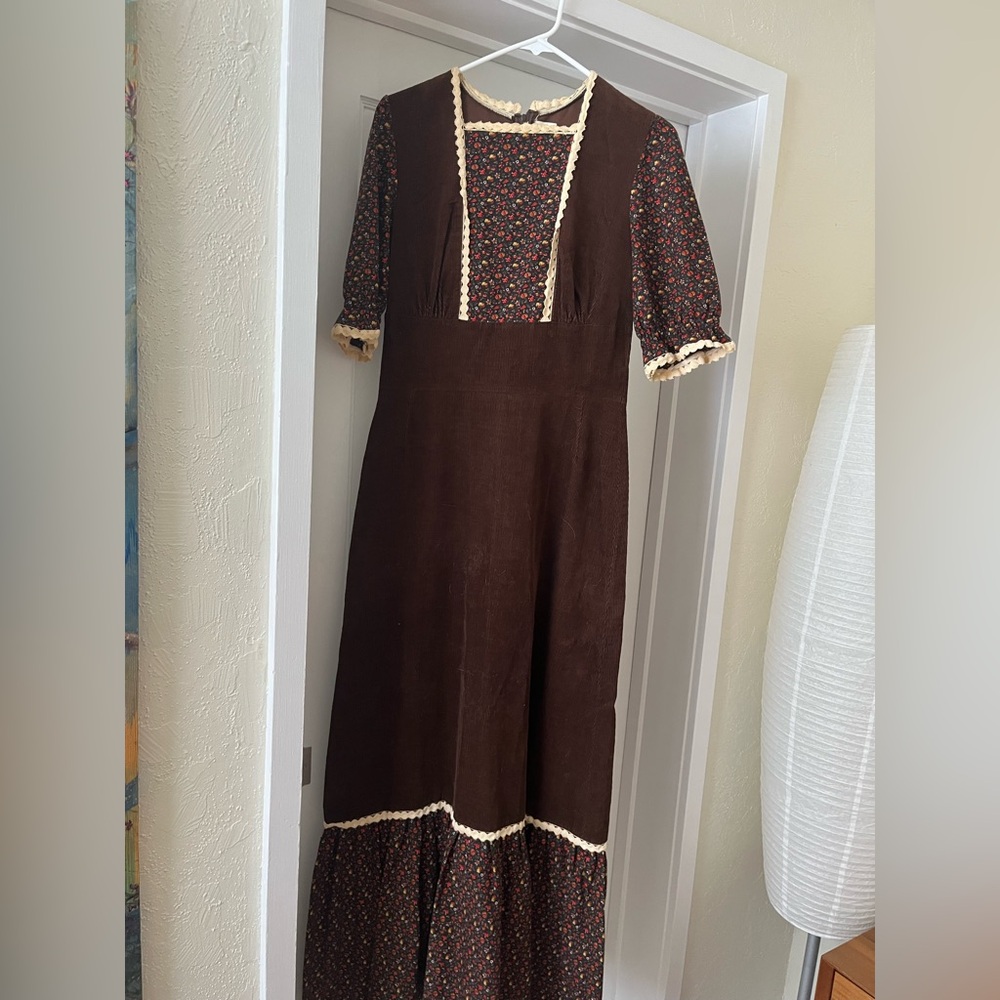 Vintage Prarie long corduroy dress. Super flattering on!